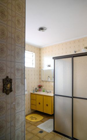 Casa à venda com 211m², 4 quartos e 2 vagas Casa à venda com 211m², 4 quartos e 2 vagasBanheiro Social