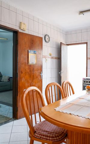 Casa à venda com 211m², 4 quartos e 2 vagas Casa à venda com 211m², 4 quartos e 2 vagasCozinha