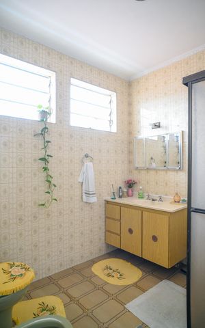 Casa à venda com 211m², 4 quartos e 2 vagas Casa à venda com 211m², 4 quartos e 2 vagasBanheiro Social