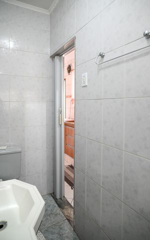 Casa à venda com 211m², 4 quartos e 2 vagas Casa à venda com 211m², 4 quartos e 2 vagasBanheiro de Serviço