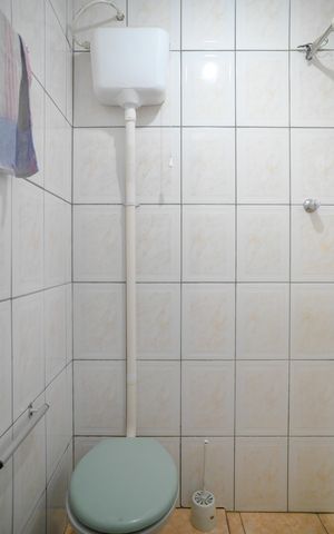 Casa à venda com 211m², 4 quartos e 2 vagas Casa à venda com 211m², 4 quartos e 2 vagasEdícula - Banheiro