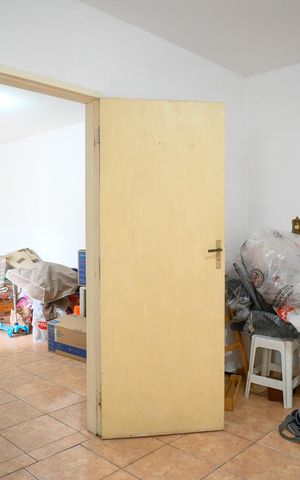 Casa à venda com 211m², 4 quartos e 2 vagas Casa à venda com 211m², 4 quartos e 2 vagasEdícula - Quarto