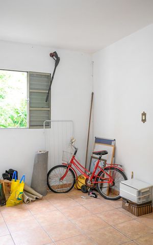 Casa à venda com 211m², 4 quartos e 2 vagas Casa à venda com 211m², 4 quartos e 2 vagasEdícula - Quarto