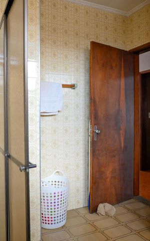 Casa à venda com 211m², 4 quartos e 2 vagas Casa à venda com 211m², 4 quartos e 2 vagasBanheiro Social