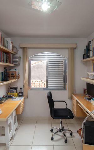 Casa à venda com 141m², 3 quartos e 2 vagas Casa à venda com 141m², 3 quartos e 2 vagasEscritório