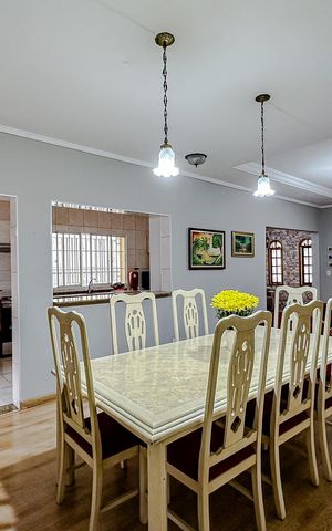 Casa à venda com 290m², 3 quartos e 3 vagasSala