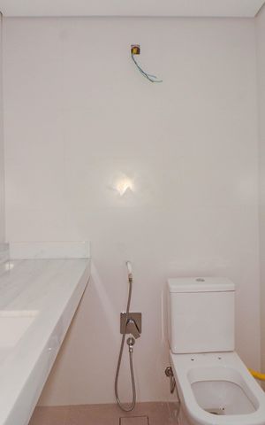 Apartamento à venda com 374m², 3 quartos e 4 vagasBanheiro da Suíte 1