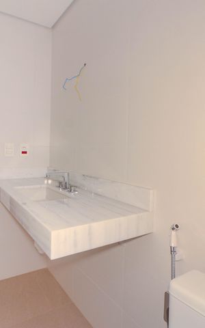 Apartamento à venda com 374m², 3 quartos e 4 vagasBanheiro da Suíte 2