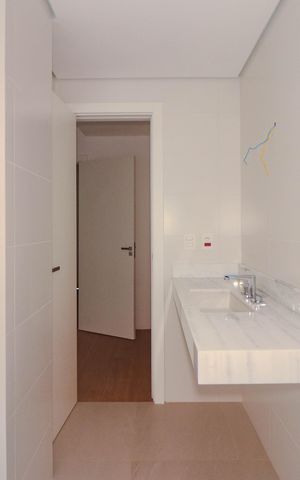 Apartamento à venda com 374m², 3 quartos e 4 vagasBanheiro da Suíte 2