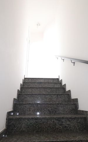 Apartamento para alugar com 76m², 2 quartos e 1 vagaEscada