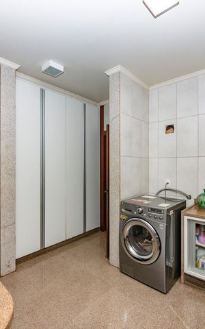 Casa à venda com 435m², 4 quartos e 4 vagas Casa à venda com 435m², 4 quartos e 4 vagasÁrea de Serviço