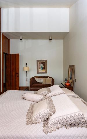 Casa à venda com 435m², 4 quartos e 4 vagas Casa à venda com 435m², 4 quartos e 4 vagasQuarto 1