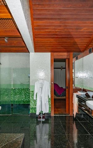 Casa à venda com 435m², 4 quartos e 4 vagas Casa à venda com 435m², 4 quartos e 4 vagasBanheiro da Suíte 1