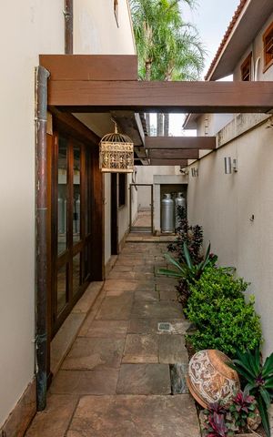 Casa à venda com 435m², 4 quartos e 4 vagas Casa à venda com 435m², 4 quartos e 4 vagasÁrea externa