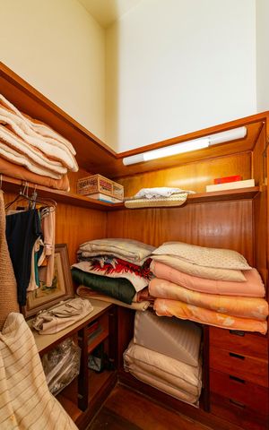 Casa à venda com 435m², 4 quartos e 4 vagas Casa à venda com 435m², 4 quartos e 4 vagasCloset da suíte 1
