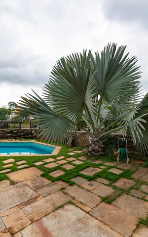Casa à venda com 435m², 4 quartos e 4 vagas Casa à venda com 435m², 4 quartos e 4 vagasÁrea externa
