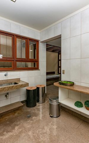 Casa à venda com 435m², 4 quartos e 4 vagas Casa à venda com 435m², 4 quartos e 4 vagasÁrea de Serviço