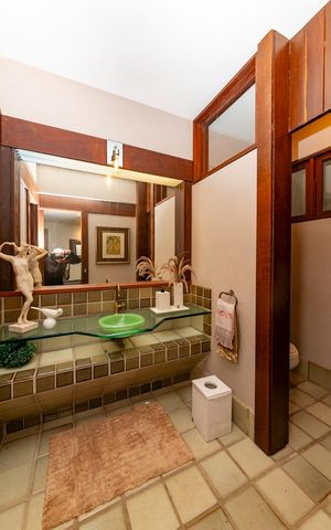 Casa à venda com 435m², 4 quartos e 4 vagas Casa à venda com 435m², 4 quartos e 4 vagasLavabo