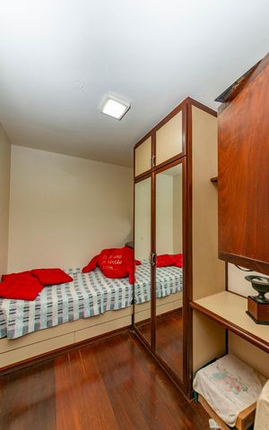 Casa à venda com 435m², 4 quartos e 4 vagas Casa à venda com 435m², 4 quartos e 4 vagasQuarto de Serviço 1