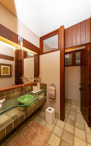 Casa à venda com 435m², 4 quartos e 4 vagas Casa à venda com 435m², 4 quartos e 4 vagasLavabo