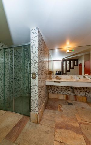 Casa à venda com 435m², 4 quartos e 4 vagas Casa à venda com 435m², 4 quartos e 4 vagasSauna