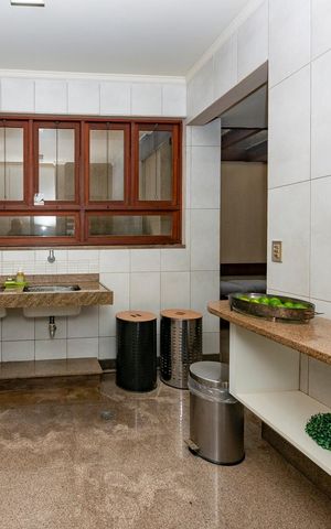 Casa à venda com 435m², 4 quartos e 4 vagas Casa à venda com 435m², 4 quartos e 4 vagasÁrea de Serviço