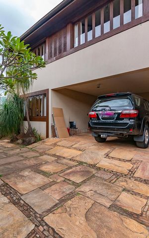 Casa à venda com 435m², 4 quartos e 4 vagas Casa à venda com 435m², 4 quartos e 4 vagasGaragem
