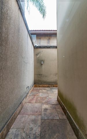 Casa à venda com 435m², 4 quartos e 4 vagas Casa à venda com 435m², 4 quartos e 4 vagasÁrea externa