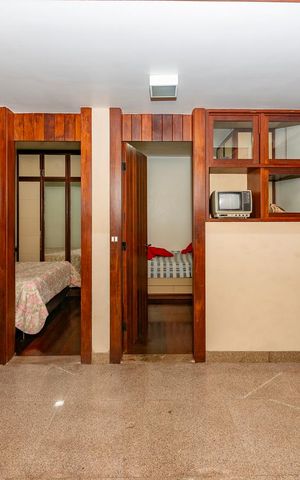 Casa à venda com 435m², 4 quartos e 4 vagas Casa à venda com 435m², 4 quartos e 4 vagasÁrea de Serviço