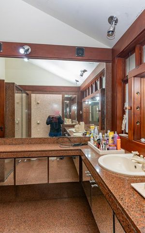 Casa à venda com 435m², 4 quartos e 4 vagas Casa à venda com 435m², 4 quartos e 4 vagasBanheiro Social