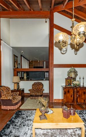 Casa à venda com 435m², 4 quartos e 4 vagas Casa à venda com 435m², 4 quartos e 4 vagasSala 1