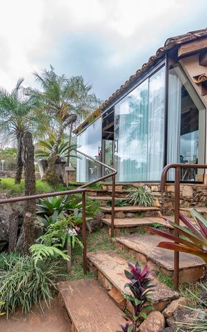 Casa à venda com 435m², 4 quartos e 4 vagas Casa à venda com 435m², 4 quartos e 4 vagasÁrea externa