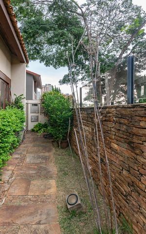 Casa à venda com 435m², 4 quartos e 4 vagas Casa à venda com 435m², 4 quartos e 4 vagasÁrea externa
