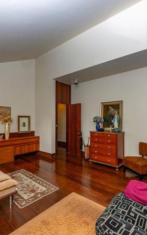Casa à venda com 435m², 4 quartos e 4 vagas Casa à venda com 435m², 4 quartos e 4 vagasSuíte 1