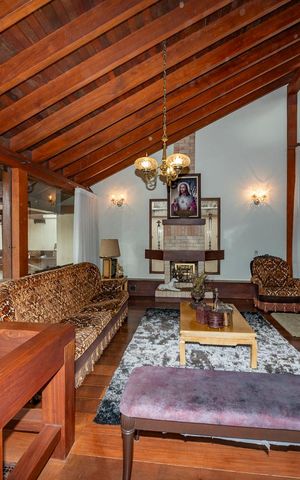 Casa à venda com 435m², 4 quartos e 4 vagas Casa à venda com 435m², 4 quartos e 4 vagasSala 1