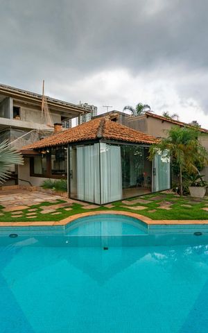 Casa à venda com 435m², 4 quartos e 4 vagas Casa à venda com 435m², 4 quartos e 4 vagasPiscina