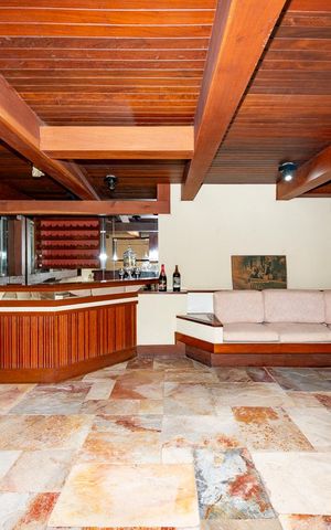 Casa à venda com 435m², 4 quartos e 4 vagas Casa à venda com 435m², 4 quartos e 4 vagas Adega