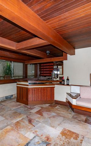 Casa à venda com 435m², 4 quartos e 4 vagas Casa à venda com 435m², 4 quartos e 4 vagas Adega