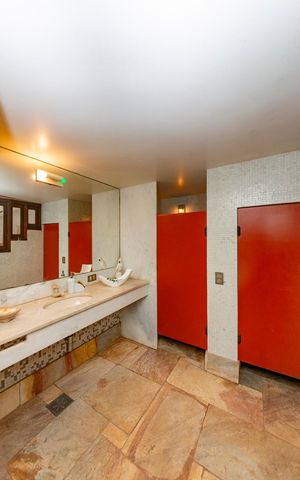 Casa à venda com 435m², 4 quartos e 4 vagas Casa à venda com 435m², 4 quartos e 4 vagasSauna