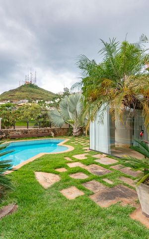 Casa à venda com 435m², 4 quartos e 4 vagas Casa à venda com 435m², 4 quartos e 4 vagasQuintal