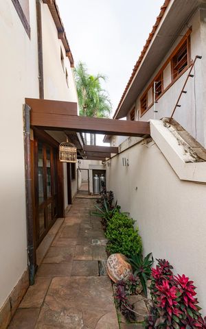 Casa à venda com 435m², 4 quartos e 4 vagas Casa à venda com 435m², 4 quartos e 4 vagasÁrea externa