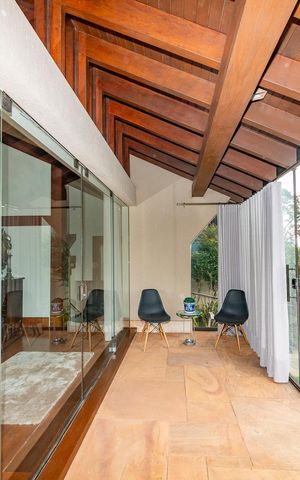 Casa à venda com 435m², 4 quartos e 4 vagas Casa à venda com 435m², 4 quartos e 4 vagasVaranda