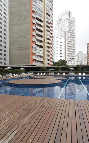 Apartamento à venda com 370m², 5 quartos e 4 vagasÁrea comum - Piscina