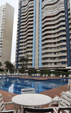 Apartamento à venda com 370m², 5 quartos e 4 vagasÁrea comum - Piscina