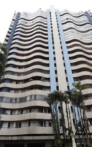 Apartamento à venda com 370m², 5 quartos e 4 vagasFachada