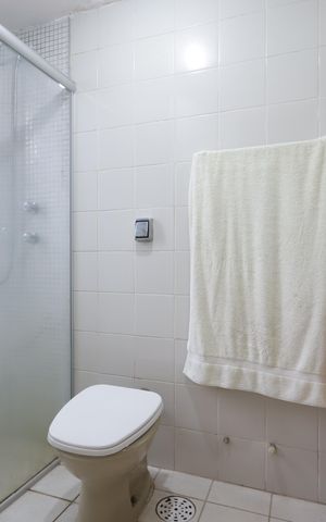 Apartamento à venda com 370m², 5 quartos e 4 vagasBanheiro da Suíte 2