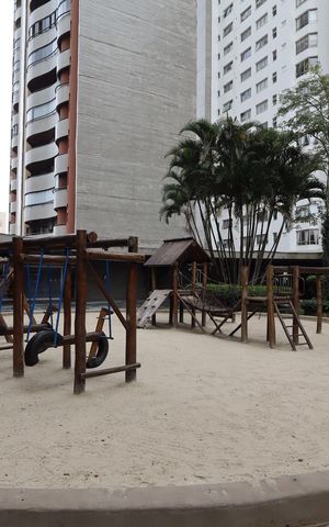 Apartamento à venda com 370m², 5 quartos e 4 vagasÁrea comum - Playground
