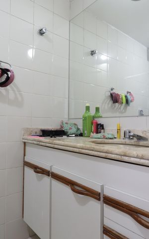 Apartamento à venda com 370m², 5 quartos e 4 vagasBanheiro da Suíte 1