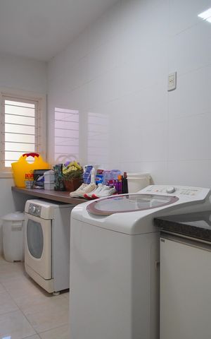 Casa à venda com 295m², 3 quartos e 3 vagasÁrea de Serviço