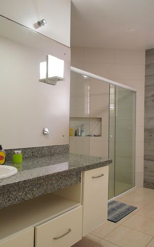 Casa à venda com 295m², 3 quartos e 3 vagasBanheiro
